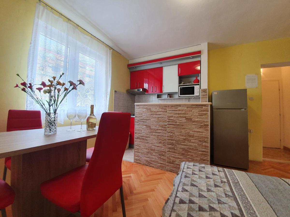 Apartments Ribarevic Макарска Экстерьер фото