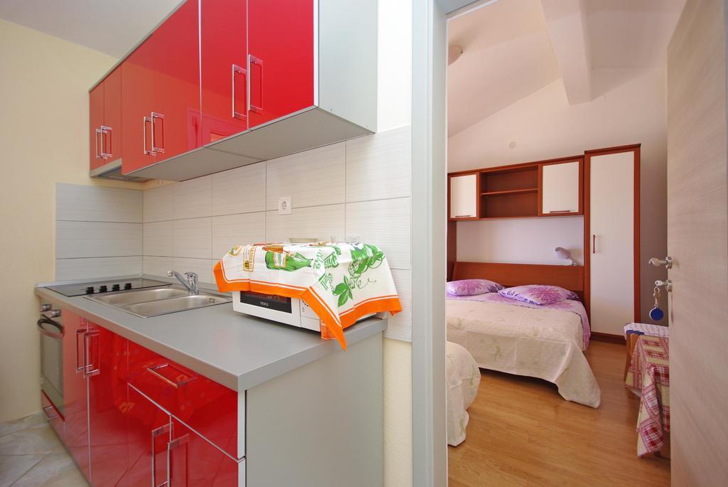Apartments Ribarevic Макарска Экстерьер фото